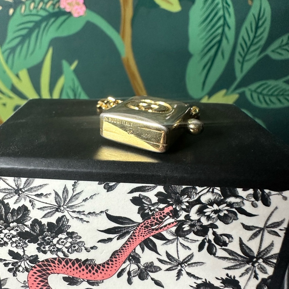 SOLD 🏆 GUCCI Double GG Gold Bag Charm Padlock Motif (Does Hold Parfum) 💛 - Picture 6 of 7